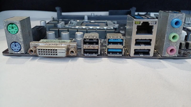 [À DÉCHETER] Carte mère ASROCK : H110 PRO BTC