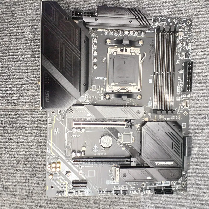 Carte mère MSI MAG B650 TOMAHAWK WI-FI