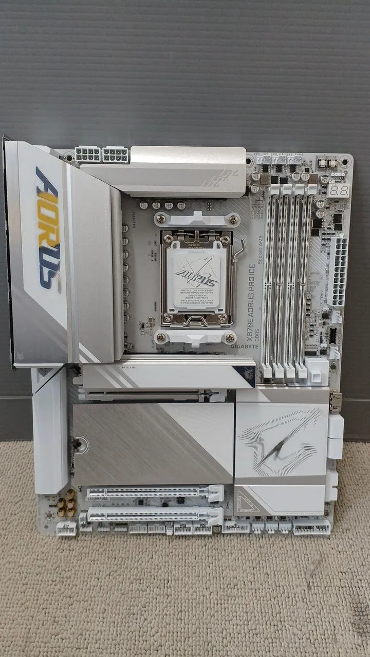 Carte mère GIGABYTE X870E AORUS PRO ICE
