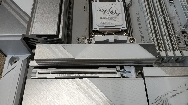 Carte mère GIGABYTE X870E AORUS PRO ICE