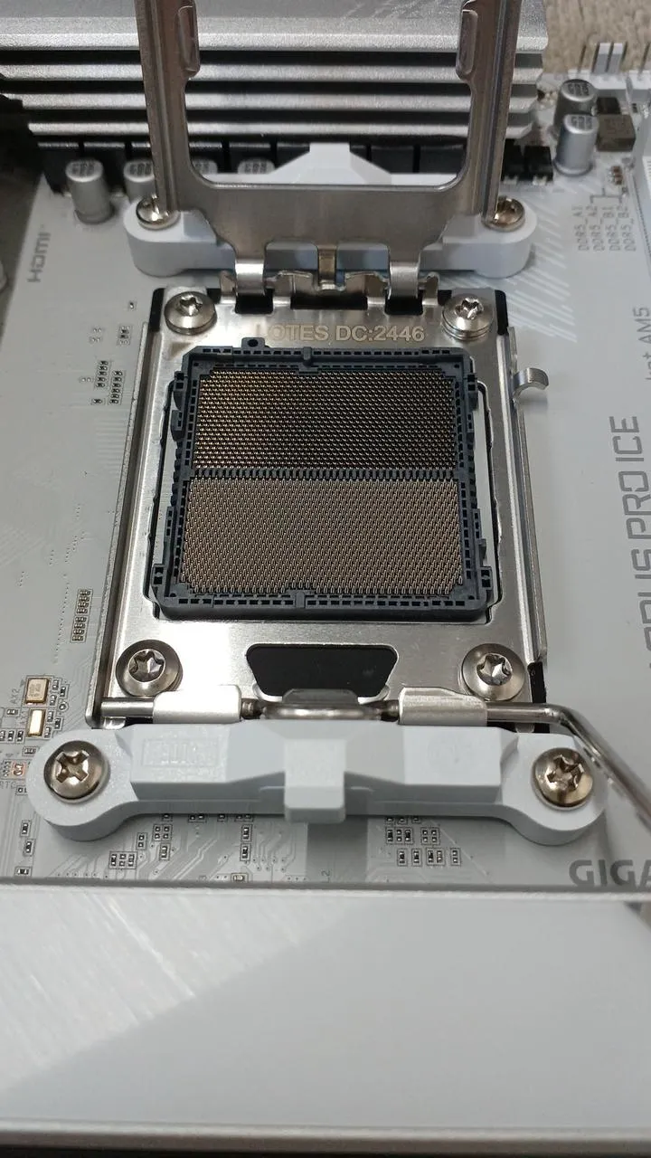 Carte mère GIGABYTE X870E AORUS PRO ICE