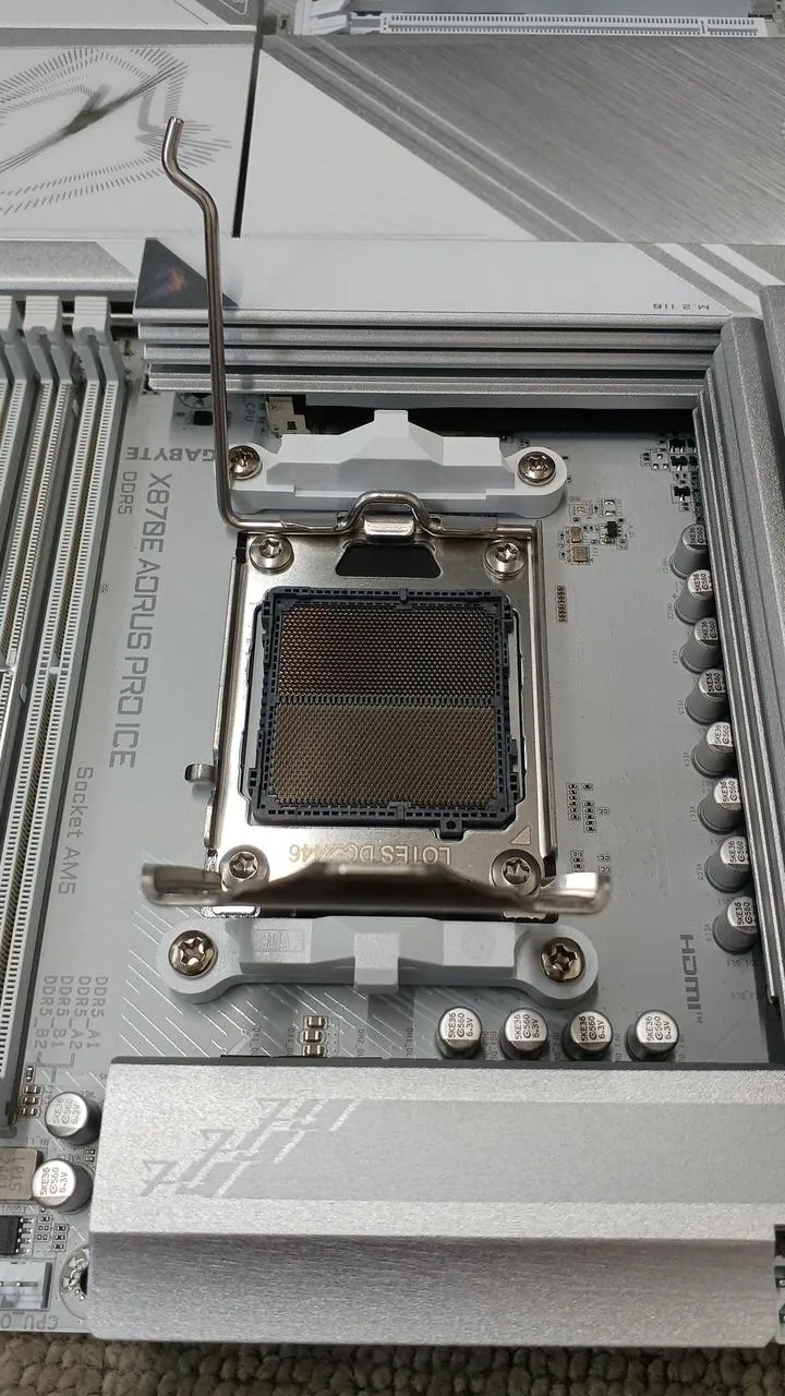 Carte mère GIGABYTE X870E AORUS PRO ICE