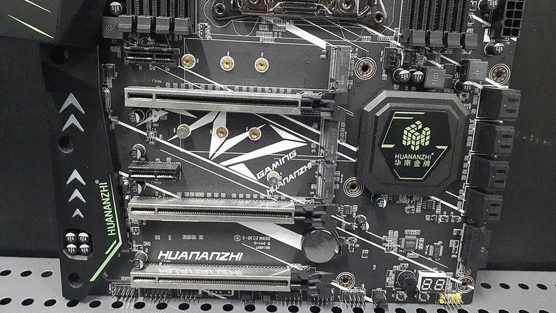 [À DÉCHETER] Carte mère HUANANZI X99-F8