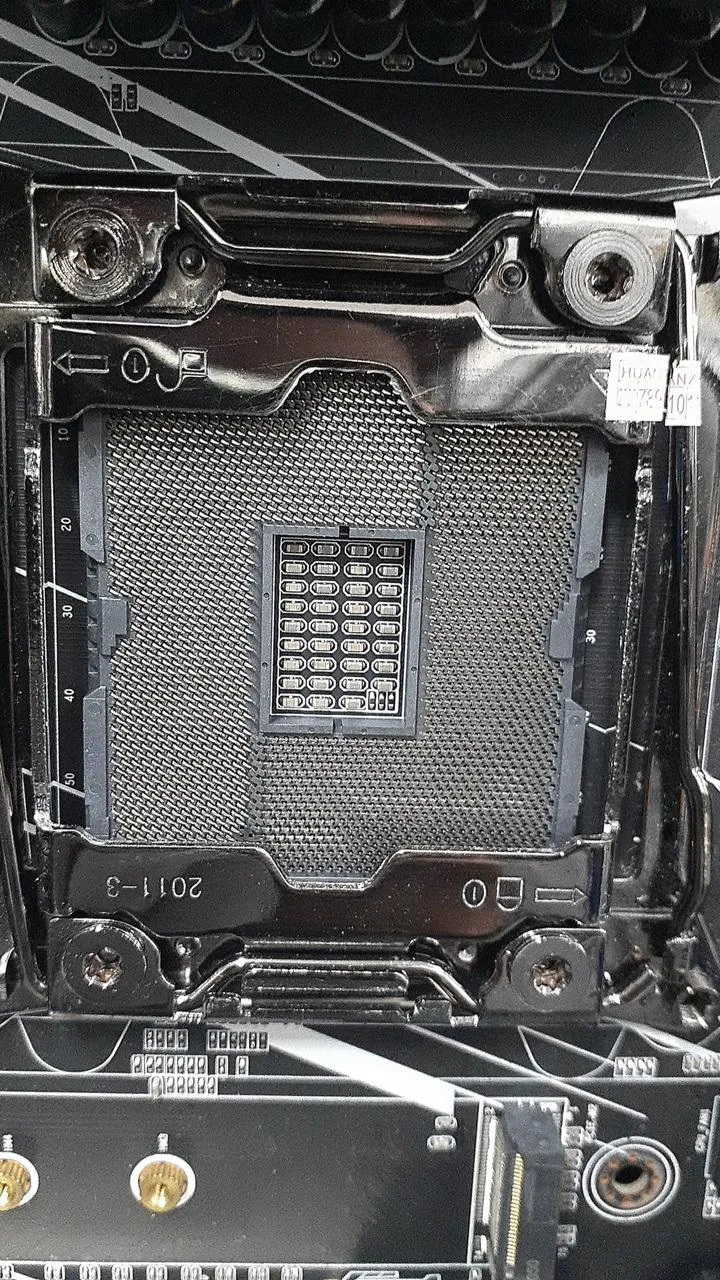 [À DÉCHETER] Carte mère HUANANZI X99-F8