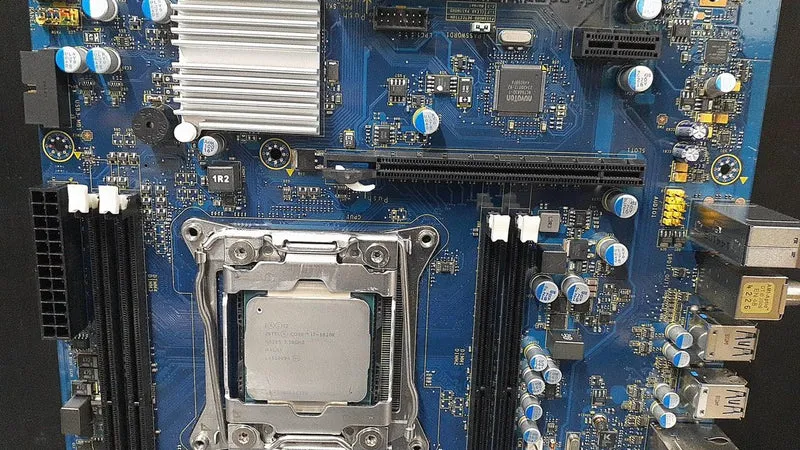 [À DÉCHETER] Carte mère DELL, processeur MS-7862, i7-5820K