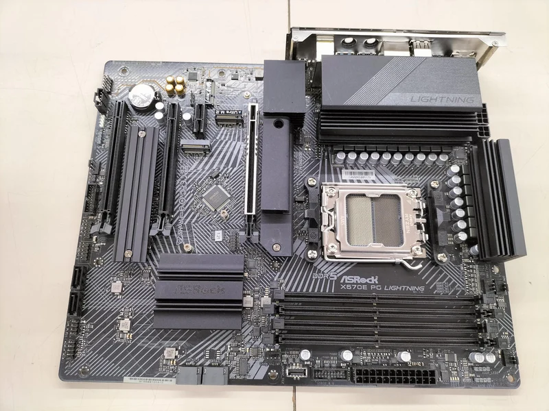Carte mère ASROCK X670E PG LIGHTING