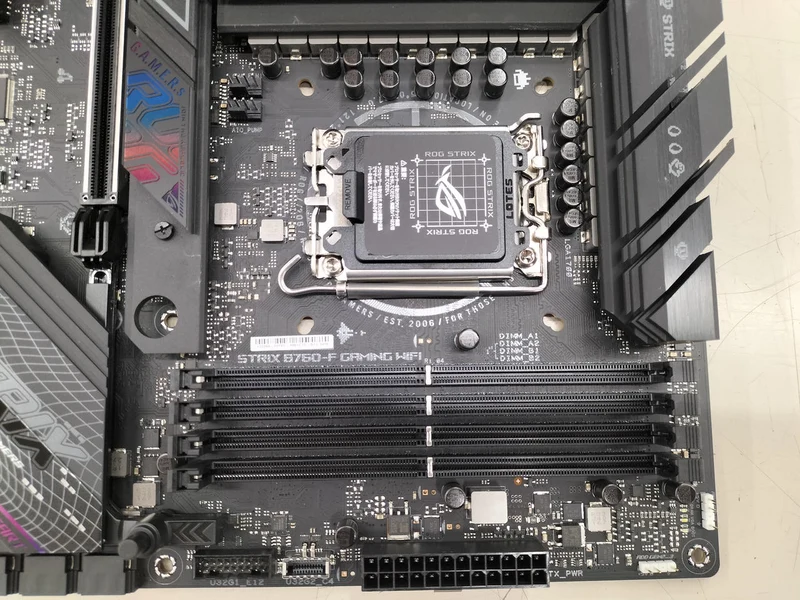ASUS *Patin en caoutchouc manquant ×1 Carte mère ROG STRIX B760-F