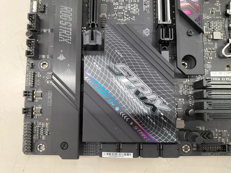 ASUS *Patin en caoutchouc manquant ×1 Carte mère ROG STRIX B760-F