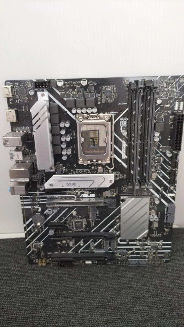 [À DÉCHETER] Carte mère ASUS PRIME H670-PLUS D4