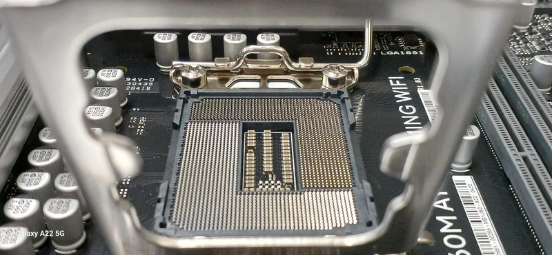 Carte mère ASUS B860M AYW GAMING WIFI