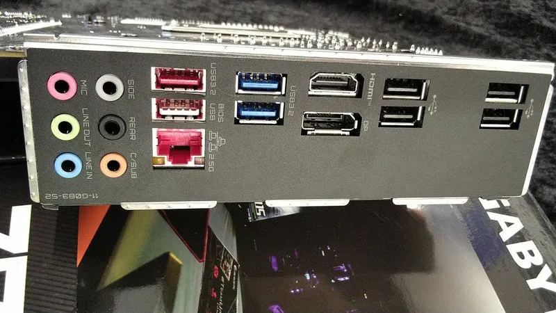 [À DÉCHETER] Carte mère Gigabyte Z790SDDR4