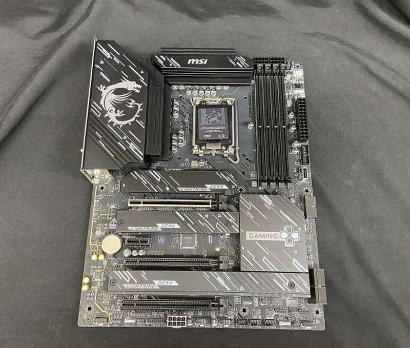 Carte mère MSI Z890 GAMING PLUS WIFI [Équipée du chipset Z890]