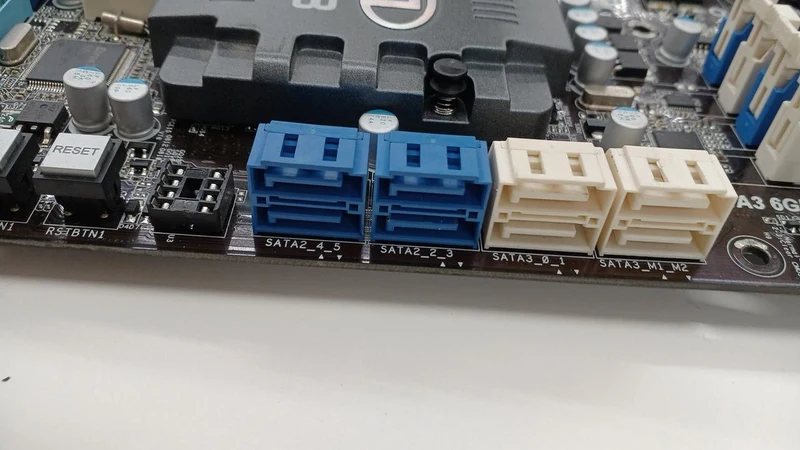 Carte mère ASROCK Z68 EXTREME4