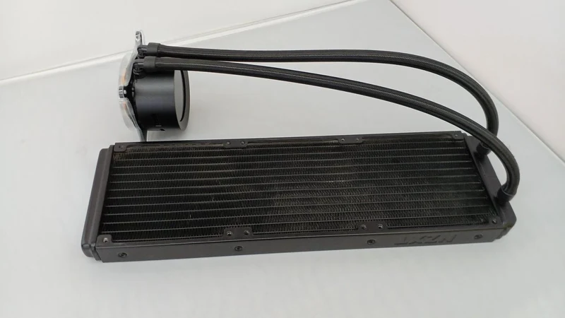 Refroidisseur d'eau NZXT KRAKEN Z73