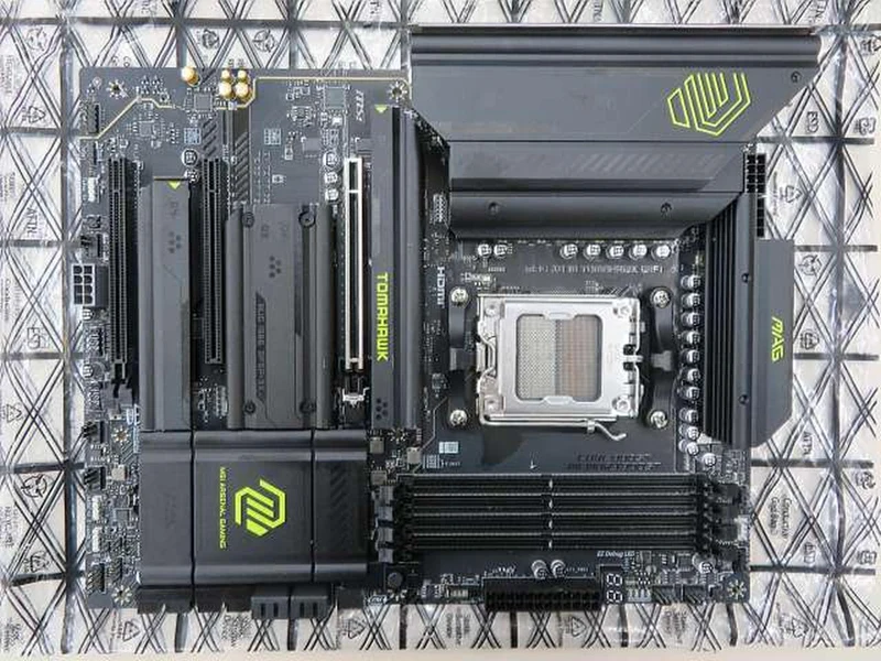 Carte mère MSI compatible AMD MAG X870 TOMAHAWK WIFI