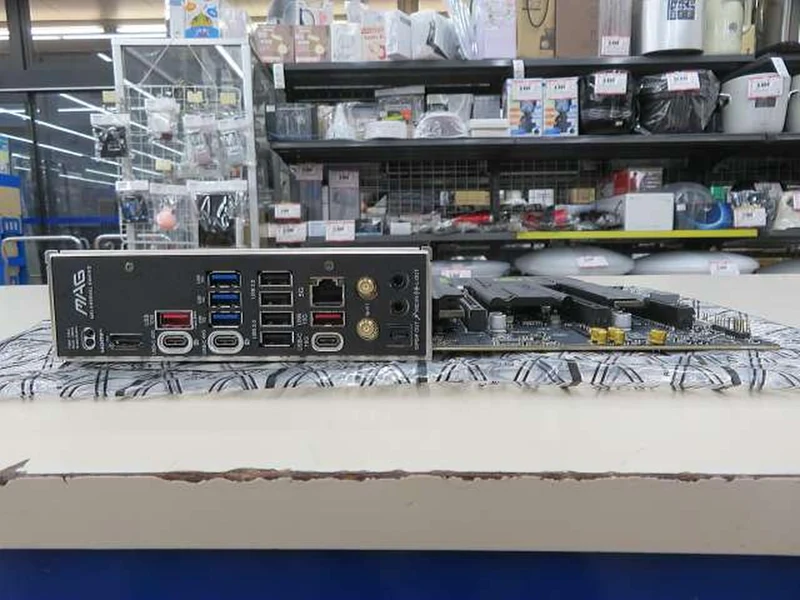 Carte mère MSI compatible AMD MAG X870 TOMAHAWK WIFI