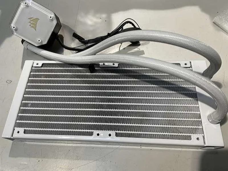 Composants de refroidissement liquide CORSAIR ICUE H100ELITE CAPELLIX