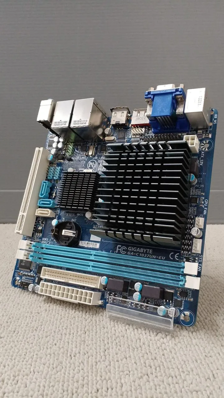 [À DÉCHETER] Carte mère GIGABYTE GA-C1037UN-EU