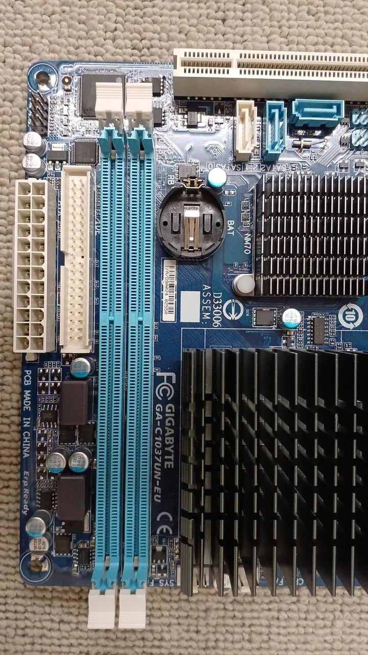 [À DÉCHETER] Carte mère GIGABYTE GA-C1037UN-EU