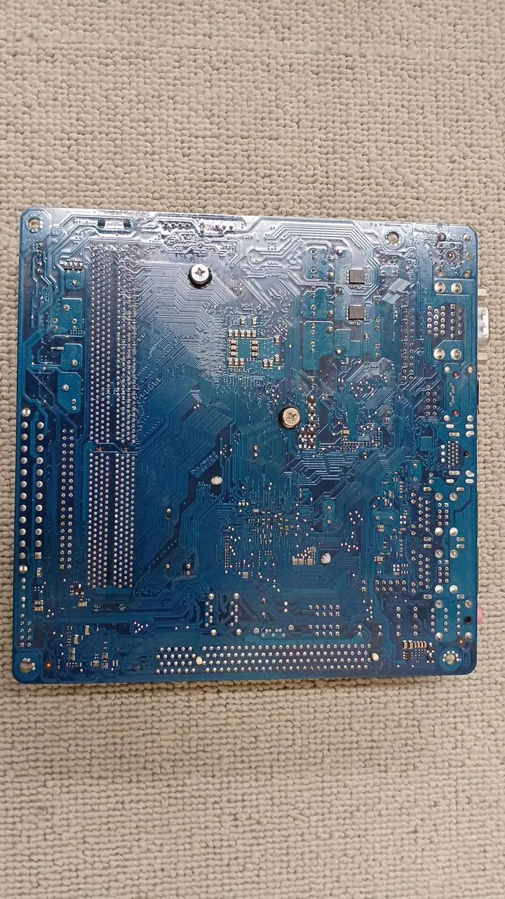 [À DÉCHETER] Carte mère GIGABYTE GA-C1037UN-EU