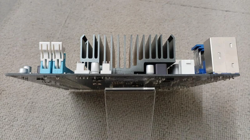 [À DÉCHETER] Carte mère GIGABYTE GA-C1037UN-EU