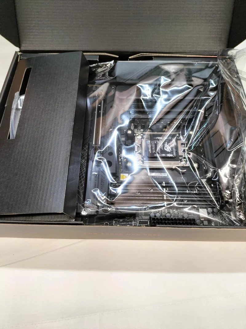Carte mère ASUS ROG STRIX X670E-F compatible AMD