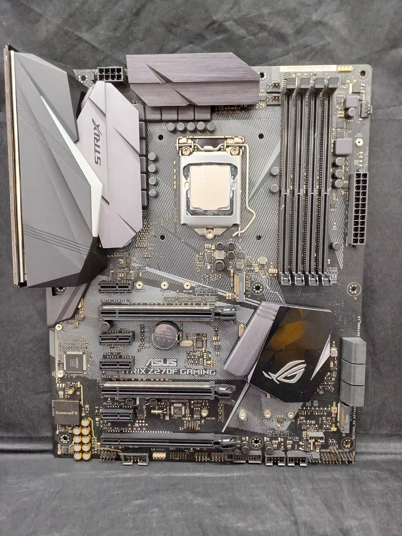 [À DÉCHETER] Carte mère ASUS STRIX Z270F GAMING compatible Intel