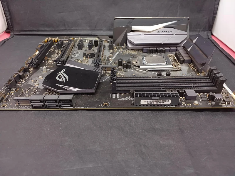 [À DÉCHETER] Carte mère ASUS STRIX Z270F GAMING compatible Intel