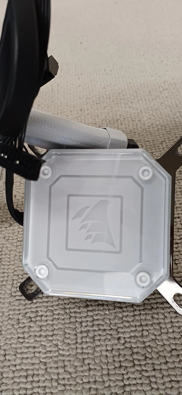 [À NE PAS UTILISER] Refroidisseur de processeur à eau CORSAIR RWF0047