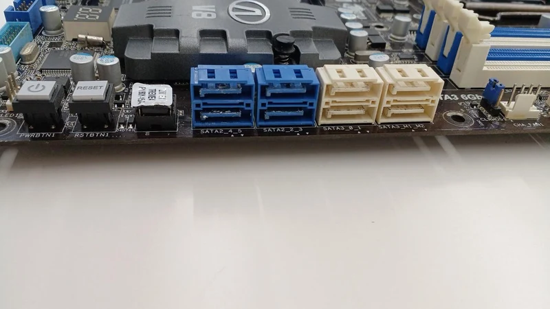 Carte mère ASROCK Z68 EXTREME4