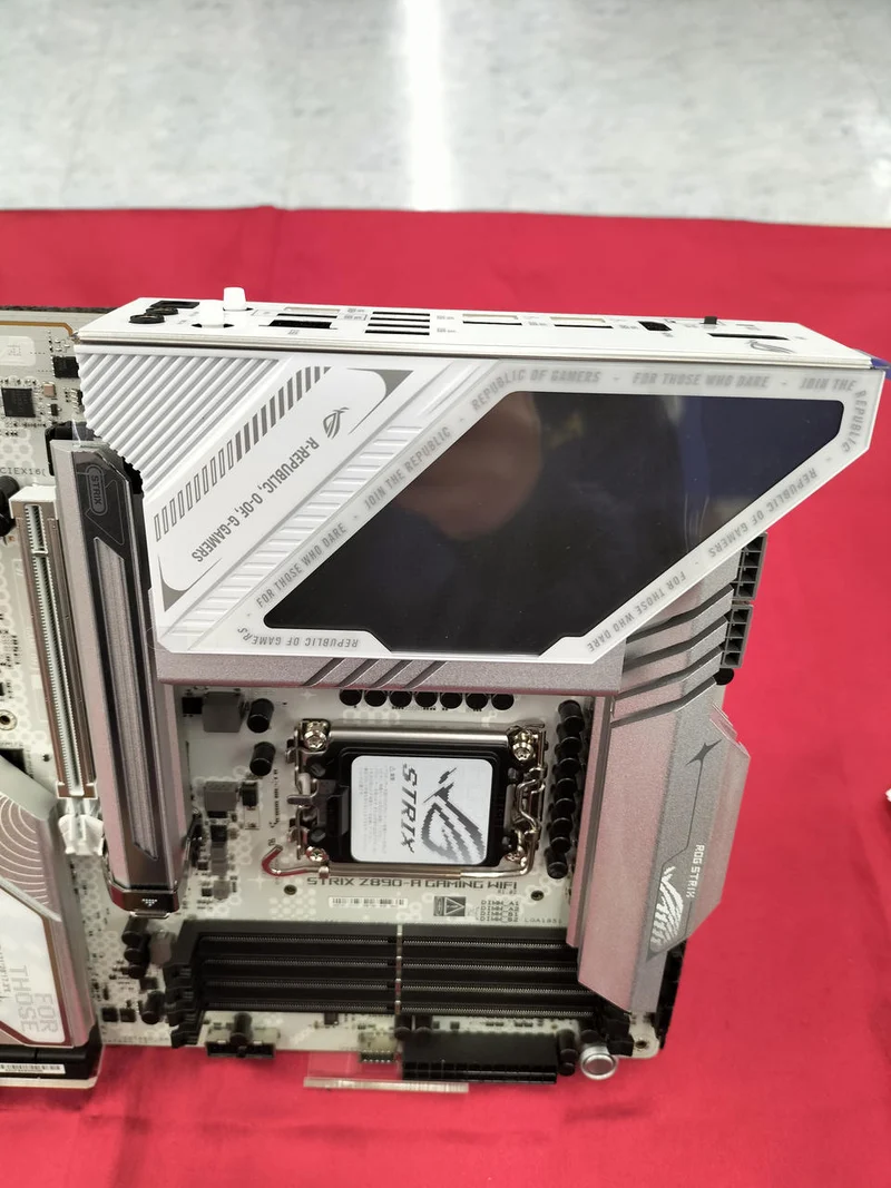 Carte mère ASUS STRIX Z890-A GAMING WIFI