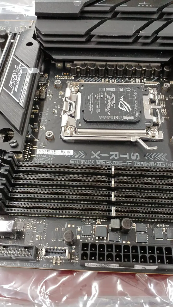 Carte mère ASUS ROG STRIX B650E-F GAMING WIFI