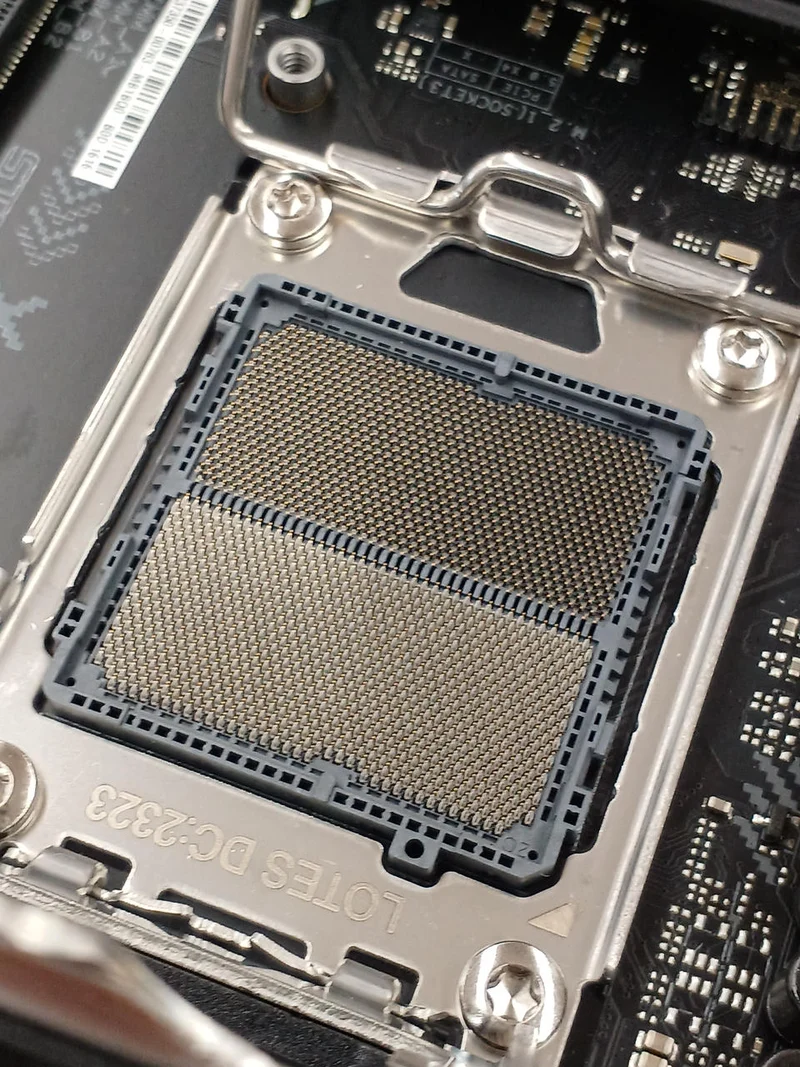 Carte mère ASUS ROG STRIX B650E-F GAMING WIFI