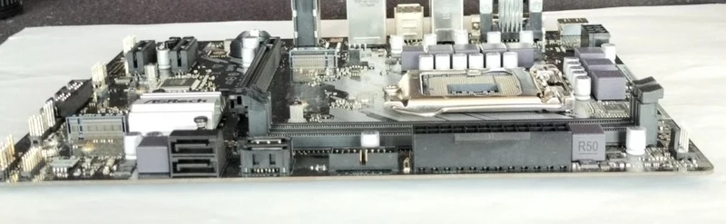 [À DÉCHETER] Carte mère ASROCK B560M-HDV