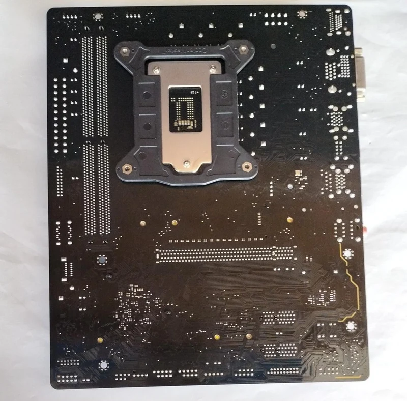 [À DÉCHETER] Carte mère ASROCK B560M-HDV