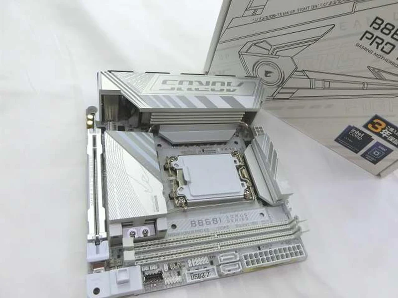 Carte mère GIGABYTE compatible LGA1851 AORUS B860I AORUS PRO ICE
