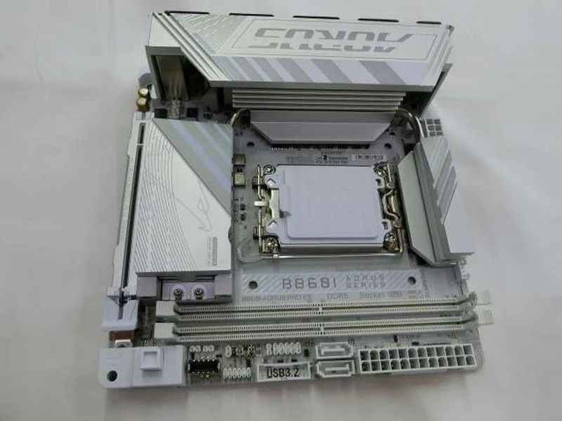 Carte mère GIGABYTE compatible LGA1851 AORUS B860I AORUS PRO ICE