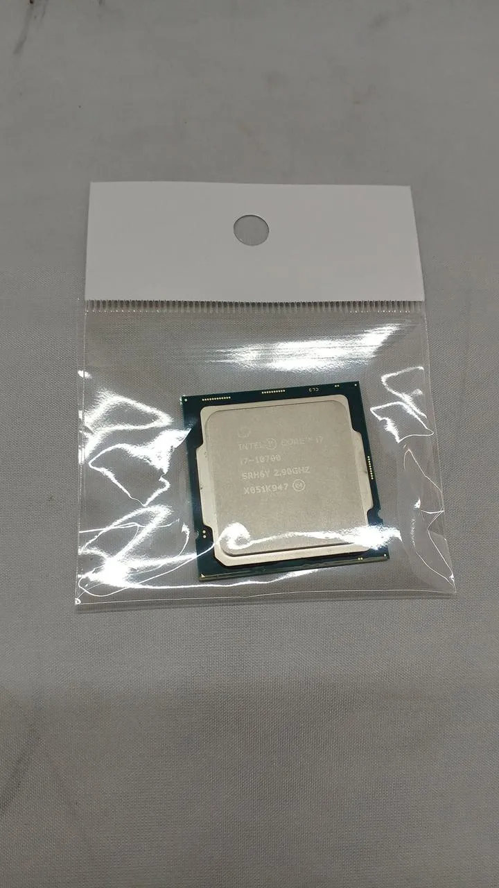Processeur Intel uniquement : Intel Core i7-10700