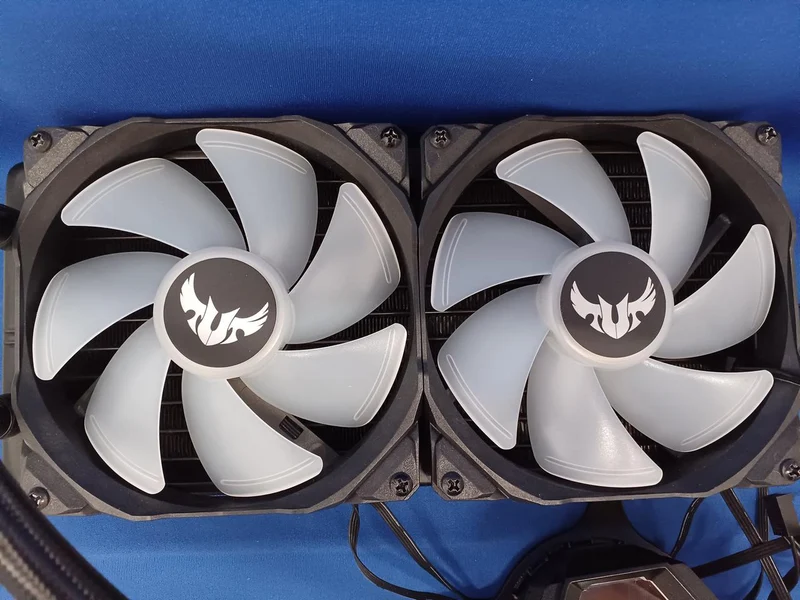 Refroidisseur liquide ASUS LC 240 RGB