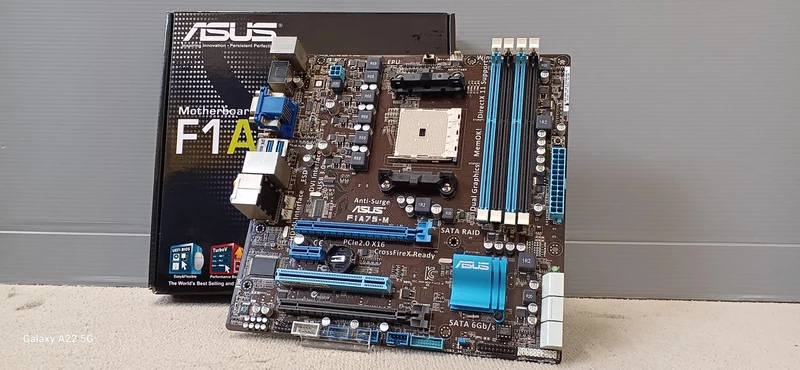 [À DÉCHETER] Carte mère ASUS F1A75-M