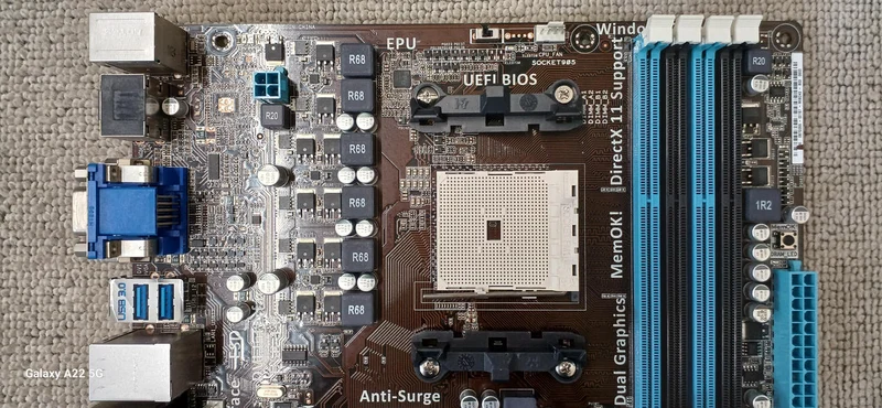 [À DÉCHETER] Carte mère ASUS F1A75-M