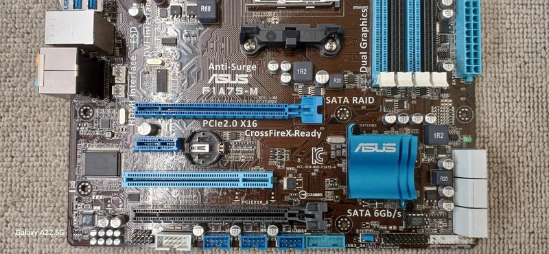 [À DÉCHETER] Carte mère ASUS F1A75-M