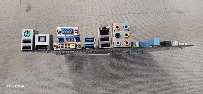 [À DÉCHETER] Carte mère ASUS F1A75-M