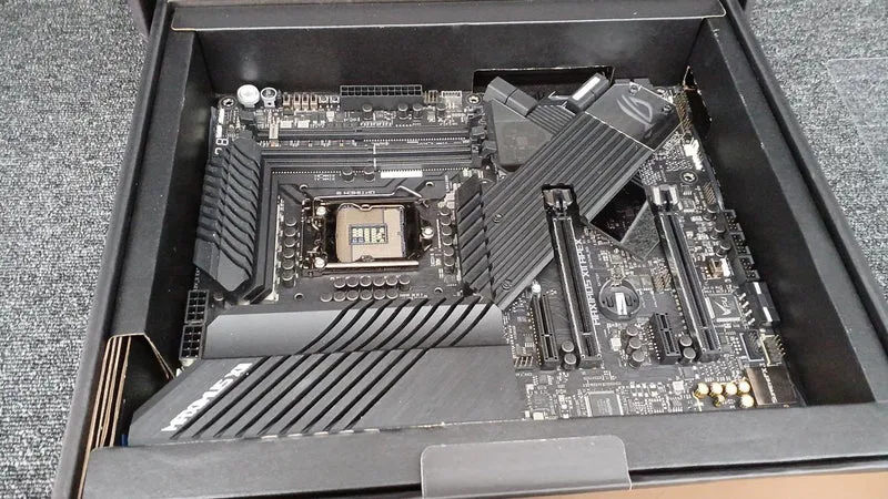 Carte mère ASUS ROG MAXIMUS XII APEX compatible Intel