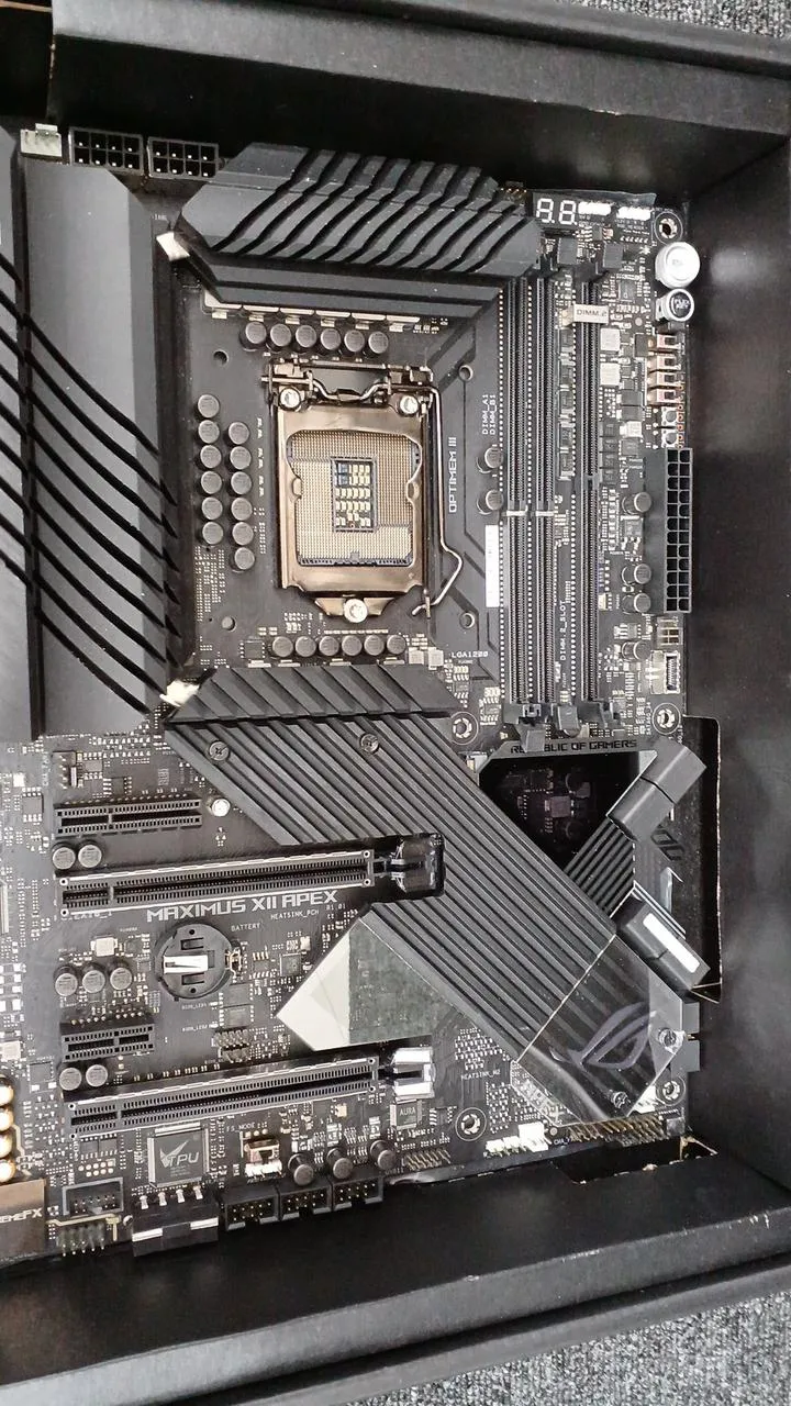 Carte mère ASUS ROG MAXIMUS XII APEX compatible Intel