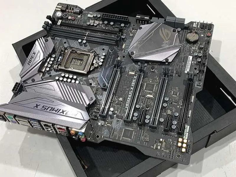 Carte mère ASUS ROG MAXIMUS X APEX compatible Intel