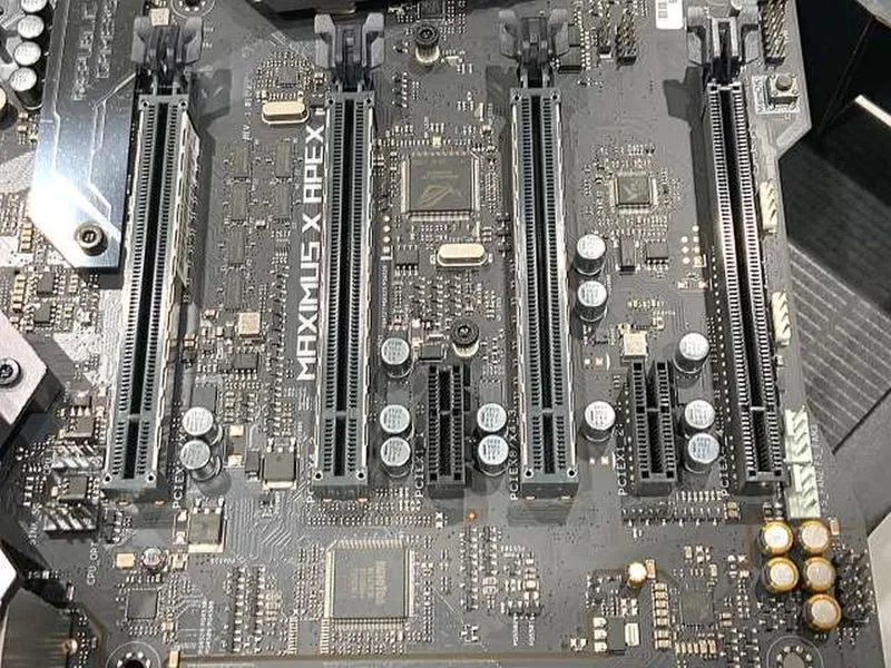 Carte mère ASUS ROG MAXIMUS X APEX compatible Intel