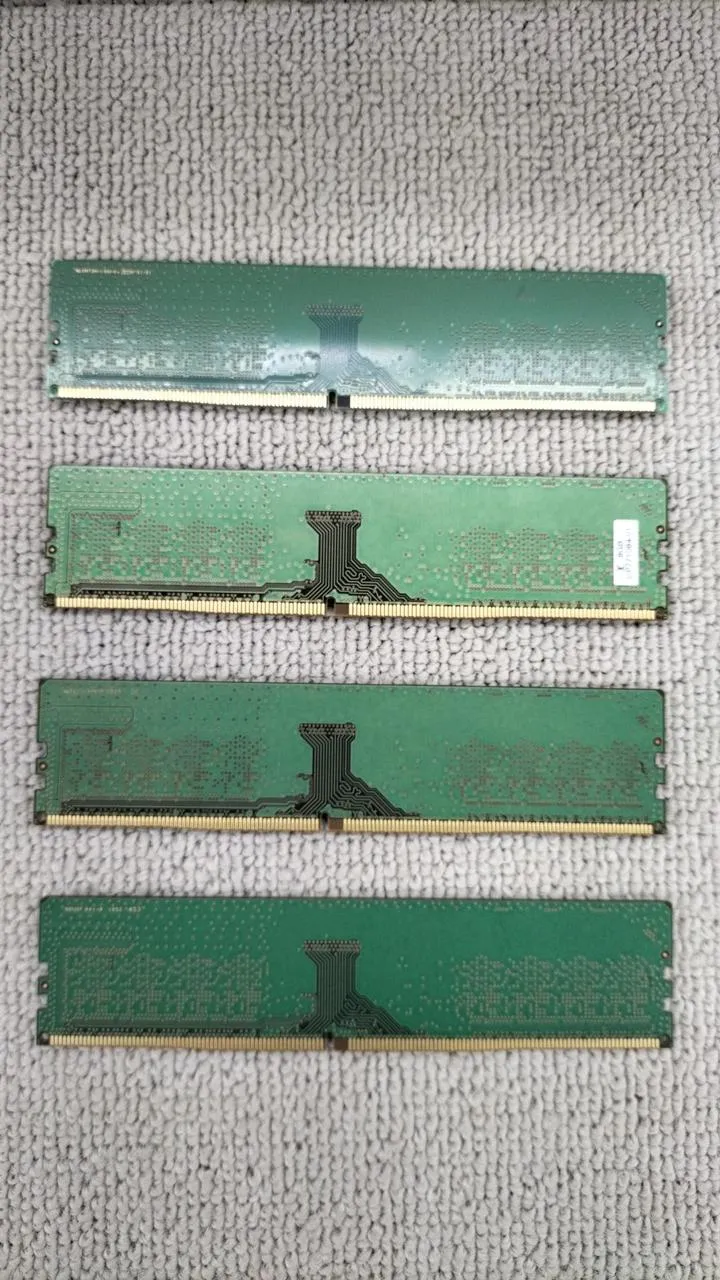 [À DÉCHETER] SAMSUNG DDR4 8 Go (4 pièces) PC4-2666V-UA2-11