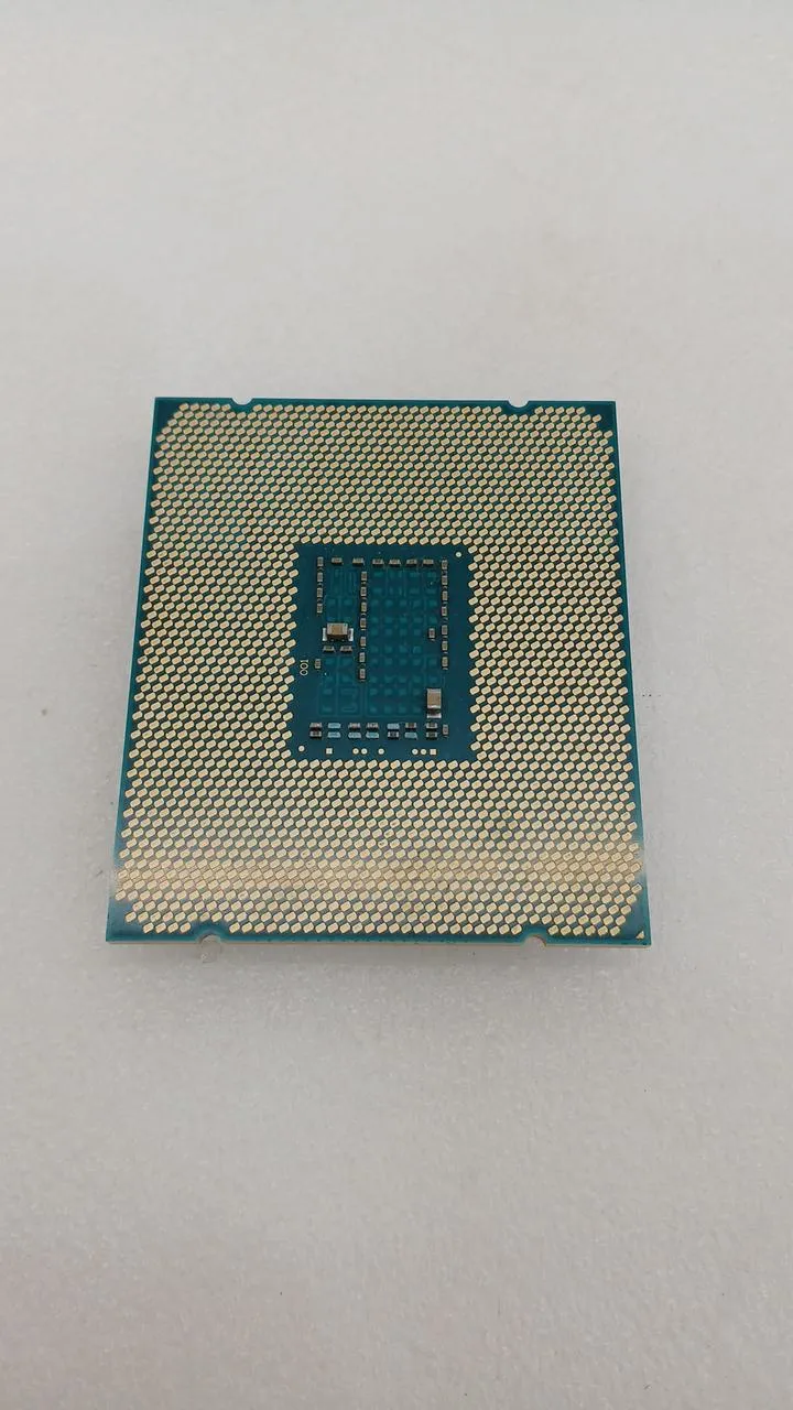 Processeur Intel Xeon E5-2678V3