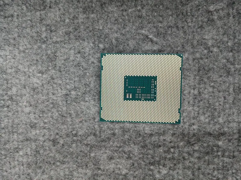 Processeur Intel Core i7-5820K à 3.3 GHz